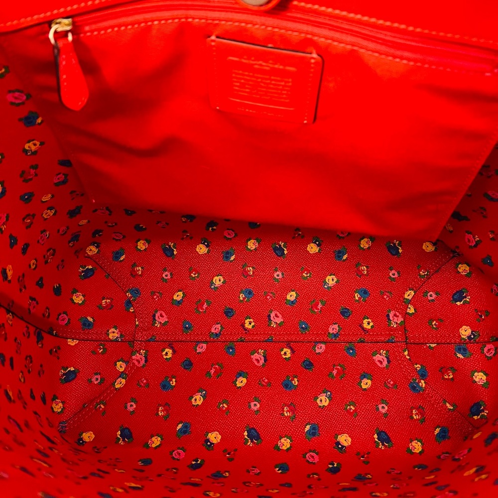 COACH CITY TOTE IN BLOCKED SIGNATURE CANVAS - Picture 2 of 8